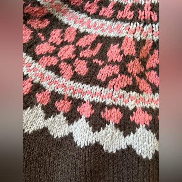 Hand-knit Sweater - Picture 6 of 8